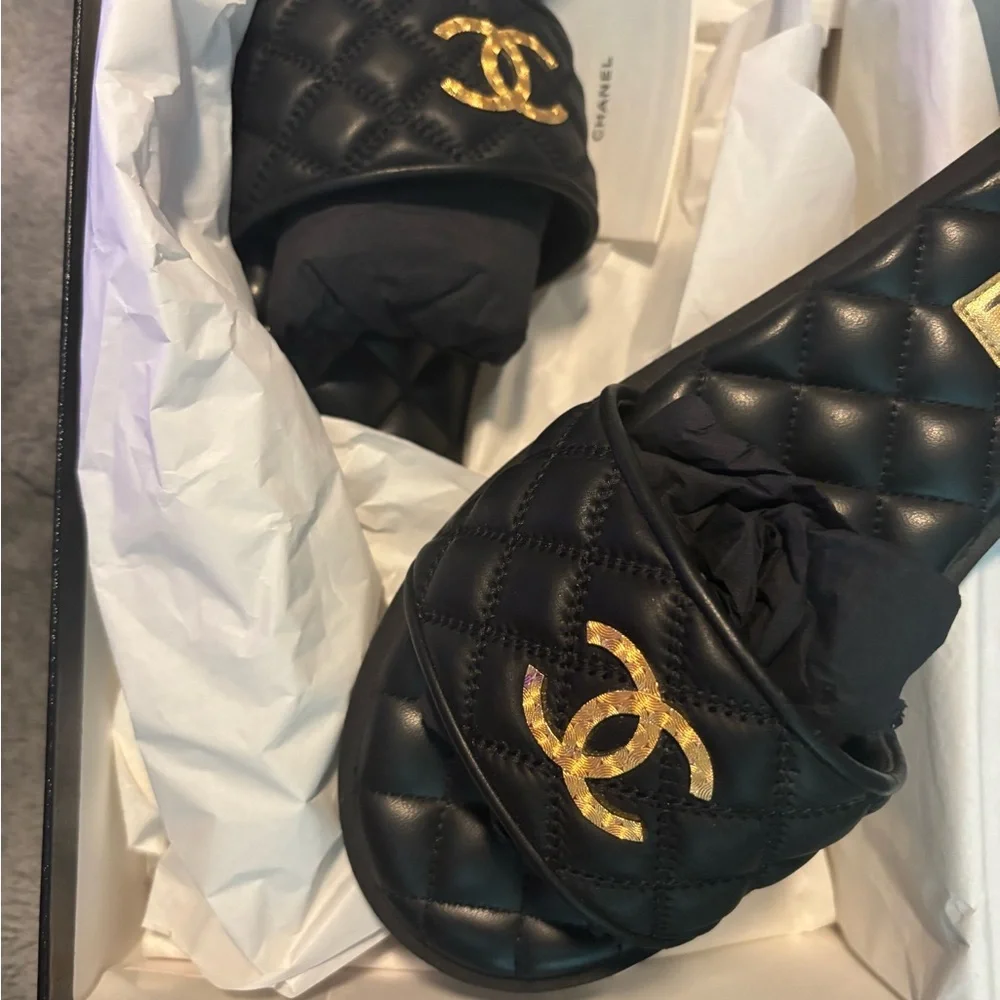 CHANEL Black Quilted Slide with Gold CC Logo - Picture 2 of 3